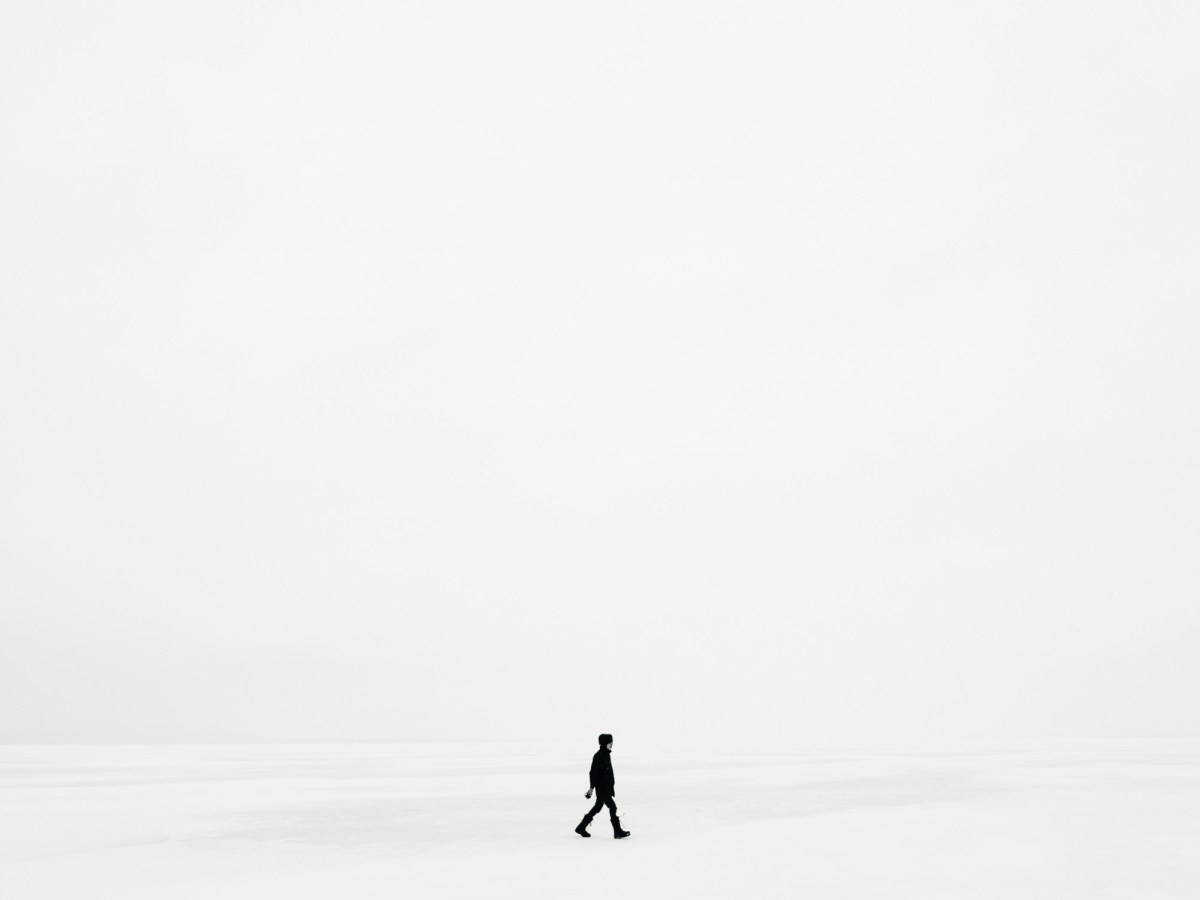 Camus Absurdität im Lichte einer umgedrehten Wahrheit.Ein kritischer&nbsp;Essay